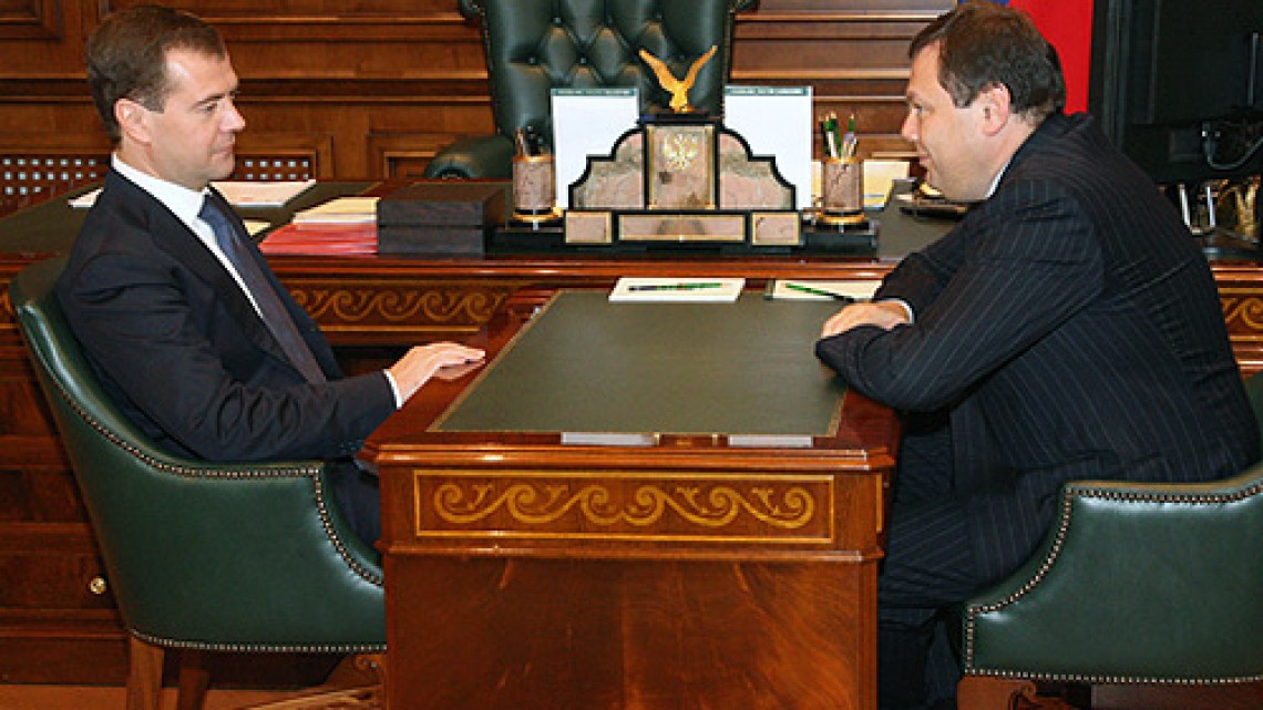 Mihail Fridman si fostul premier rus, Dimitri Medvedev (2008) - Sursa: Wikimedia Commons