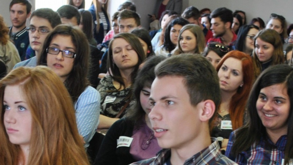 Ateliere și seminarii dedicate tinerilor studenți. Sursă: Raport RIUF 2014, www.riuf.ro