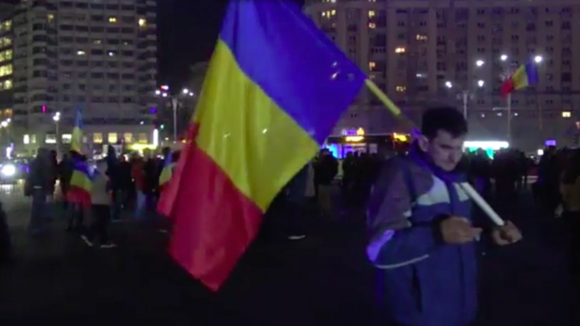 Protestul „București - Rezistăm. Schimbăm”. Operațiunea Steagul UE și Revoluția Luminii / captură: privesc.eu