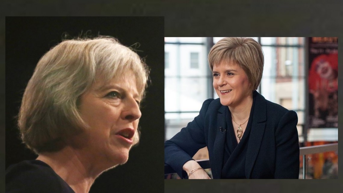 Theresa May, premierul Marii Britanii,  Nicola Sturgeon, premierul Scoției / colaj EurActiv.ro, sursa foto: paginile Facebook ale demnitarilor citați